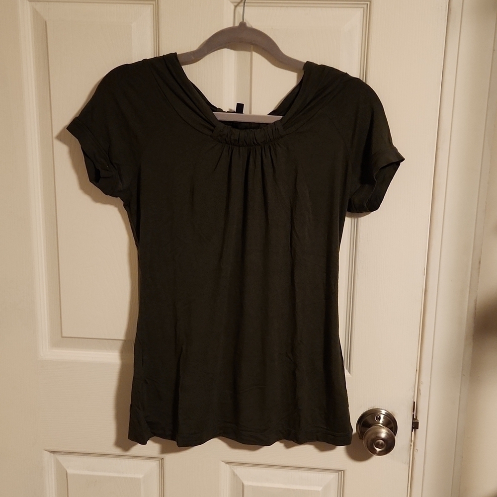 𝅺BCBGMAXAZRIA lightweight hunter green short sleeve Top